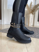 Marco Tozzi Boot with Pearl Belt and Chain Detail - Black 2-25487-29