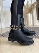 Marco Tozzi Boot with Pearl Belt and Chain Detail - Black 2-25487-29