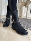 Marco Tozzi Boot with Pearl Belt and Chain Detail - Black 2-25487-29