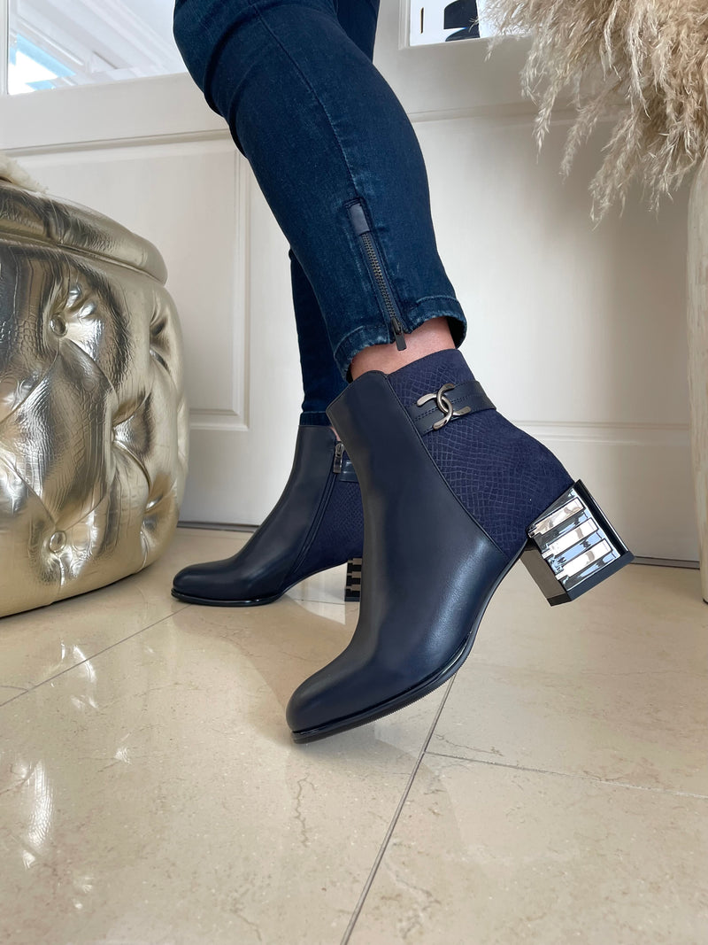 Redz Ankle Boot - Navy W265