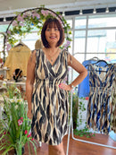 Magic Bay Leaf Print Short Dress - Black