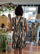 Magic Bay Leaf Print Short Dress - Black
