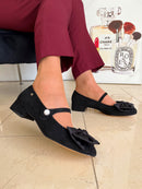 Una Healy “Elvura” Vinyl Bow - Black Pump