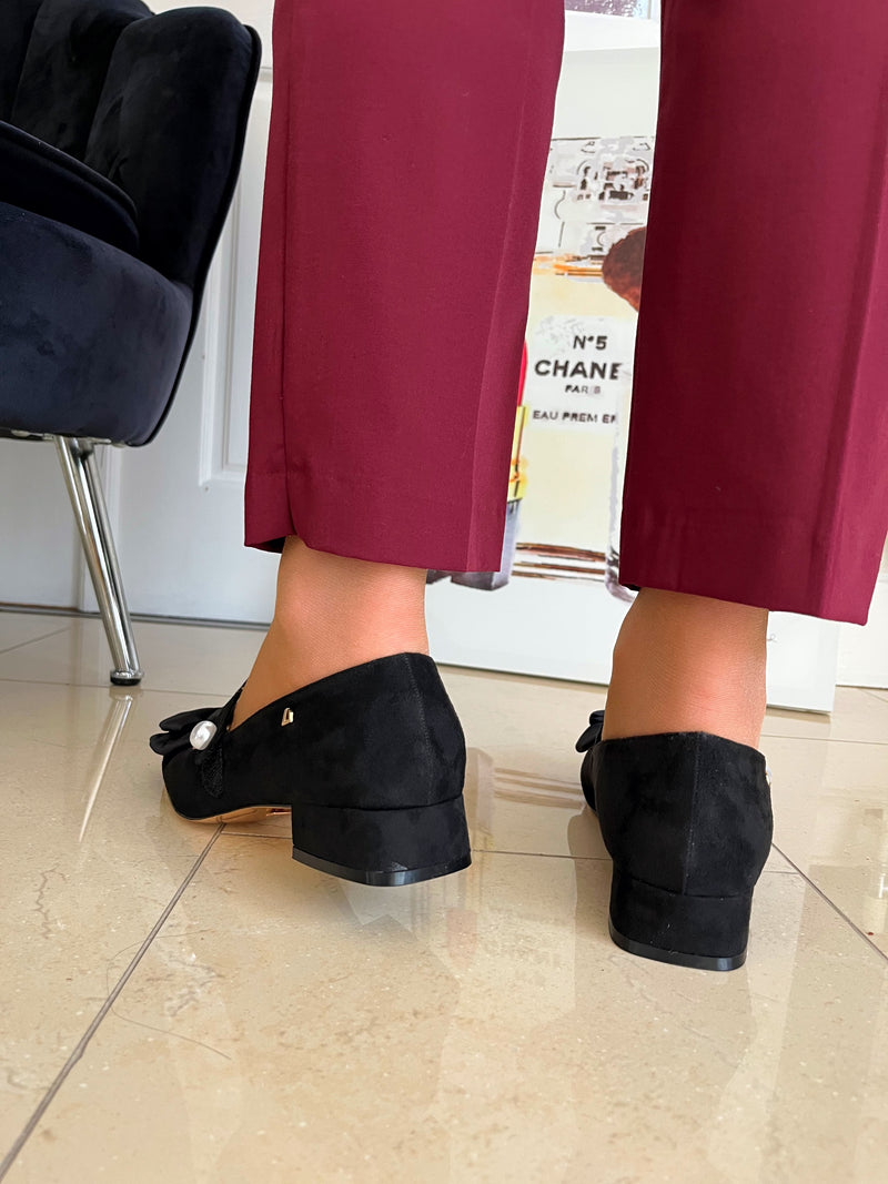 Una Healy “Elvura” Vinyl Bow - Black Pump