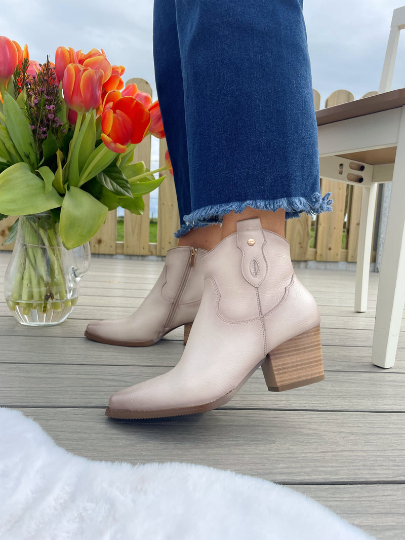 Tommy Bowe "Sgorbini" Bisque Cowboy Boot - Beige Taupe