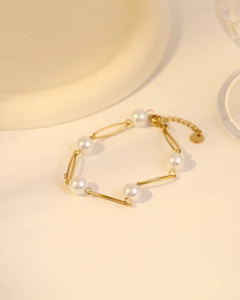 Ecru Oval Chain Bracelet With Pearl