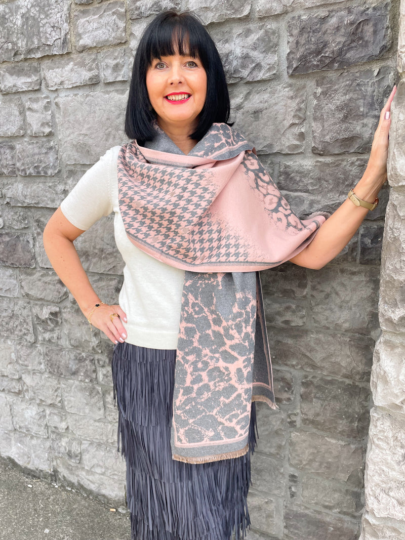 Layla Reversible Leopard & Houndstooth Shawl - Grey & Pink