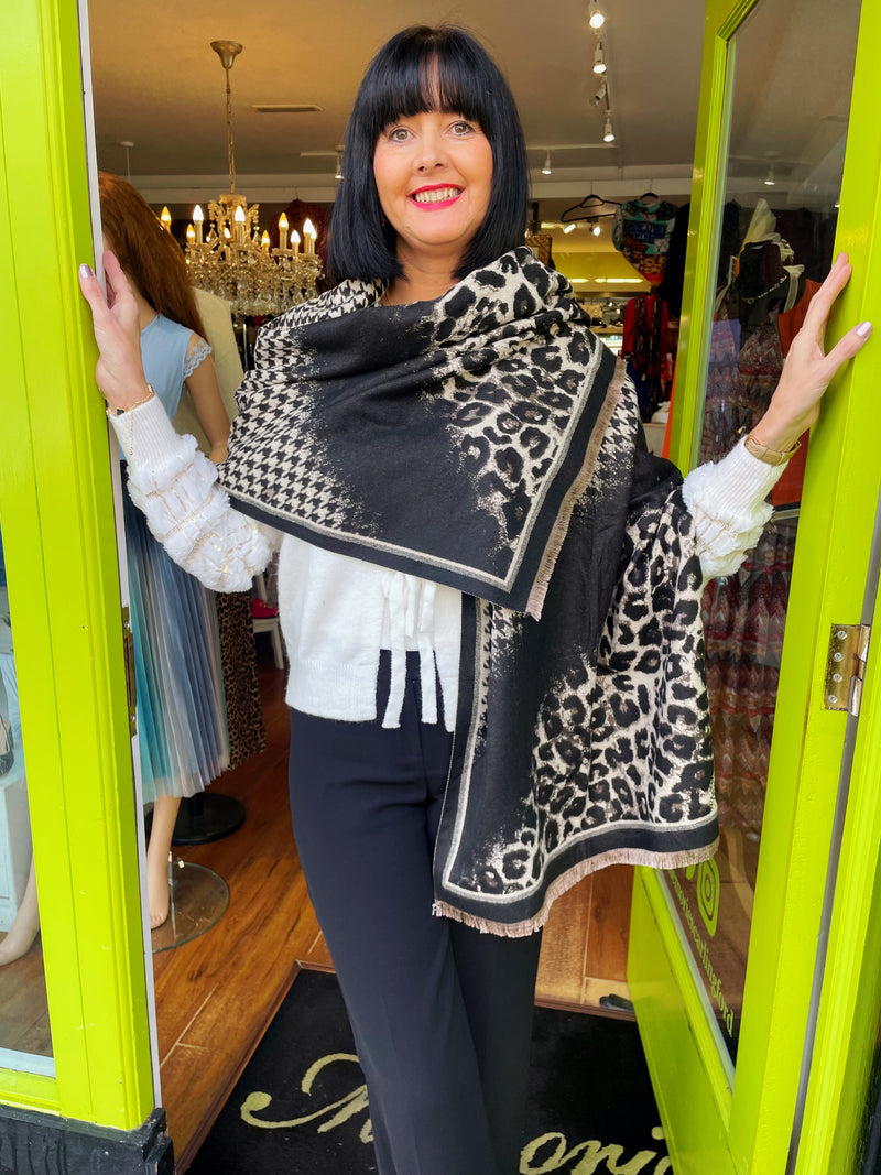 Layla Reversible Leopard & Houndstooth Shawl - Black & Cream