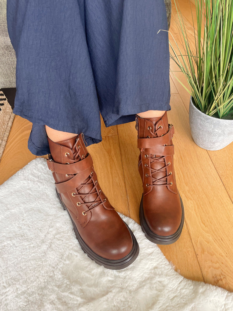 Heavenly Feet "Leni" Biker Boots - Dark Tan