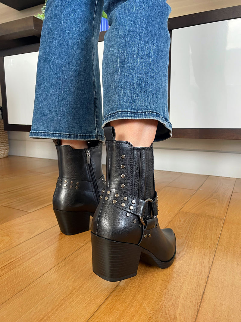 XTI Studded Ankle Boot Black 143444