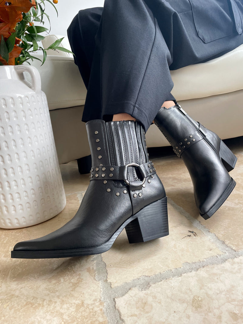 XTI Studded Ankle Boot Black 143444