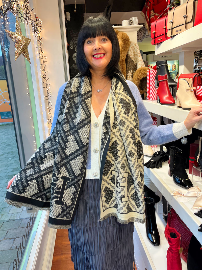 Helen Reversible Shawl - Black & Cream