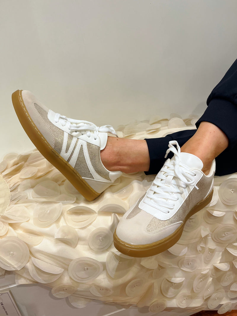 Redz Cream & Gold Trainers 6G428-V1230