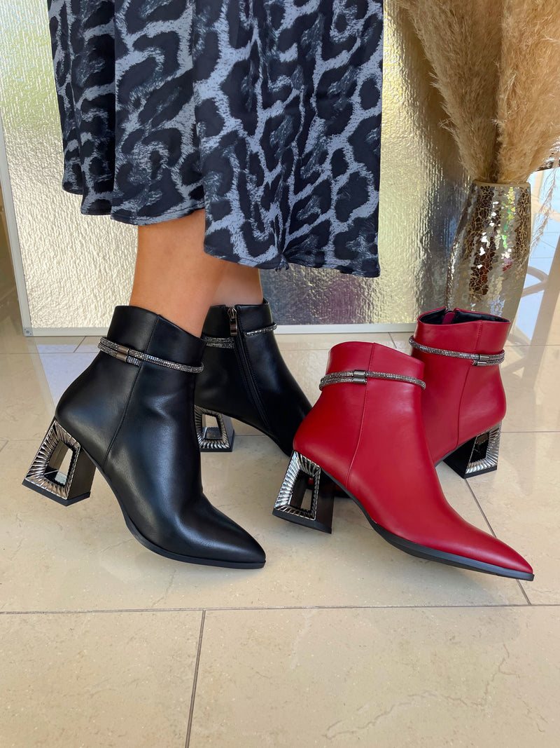 Redz Cut-Out Heel Ankle Boot - Black D4092