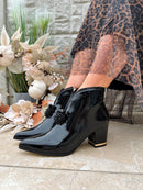 Kate Appleby 'Barmouth' V-Cut Patent Boot -Schwarz Tassle