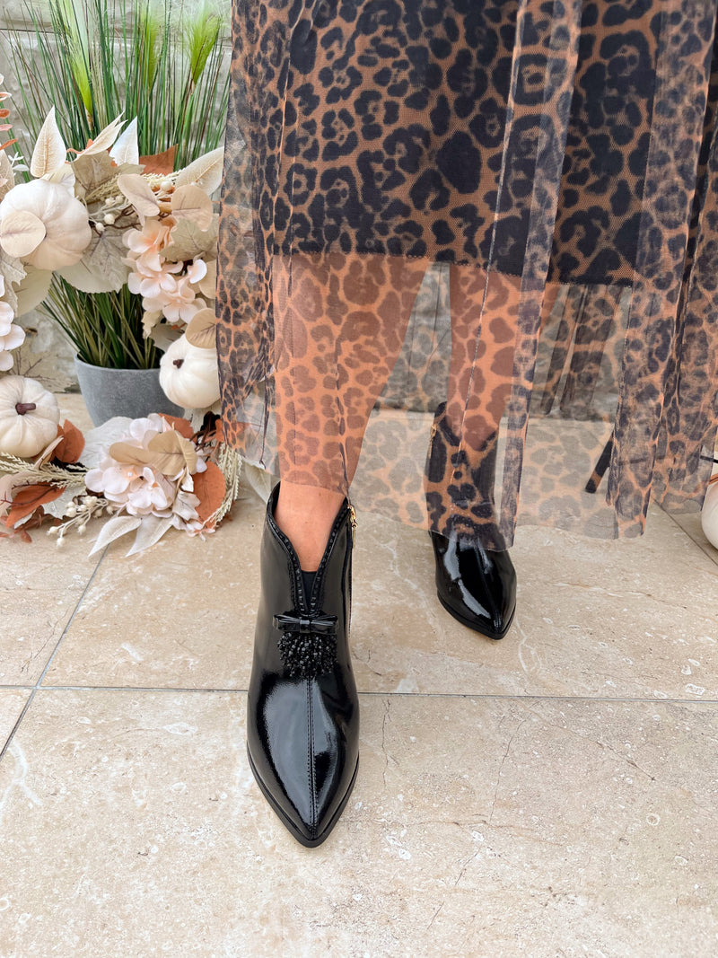 Kate Appleby 'Barmouth' V-Cut Patent Boot -Schwarz Tassle