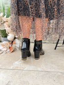 Kate Appleby 'Barmouth' V-Cut Patent Boot -Schwarz Tassle