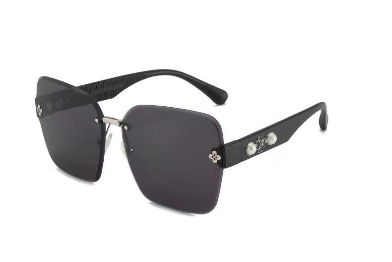 Marieta Pearl & Petal Embellished Sunglasses - Black