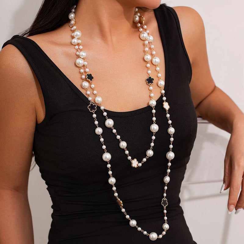 Yamin Pearl Petal Necklace Black & Mother Of Pearl