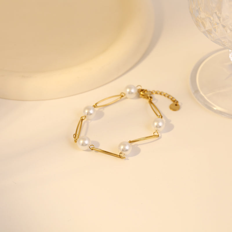 Ecru Oval Chain Bracelet With Pearl