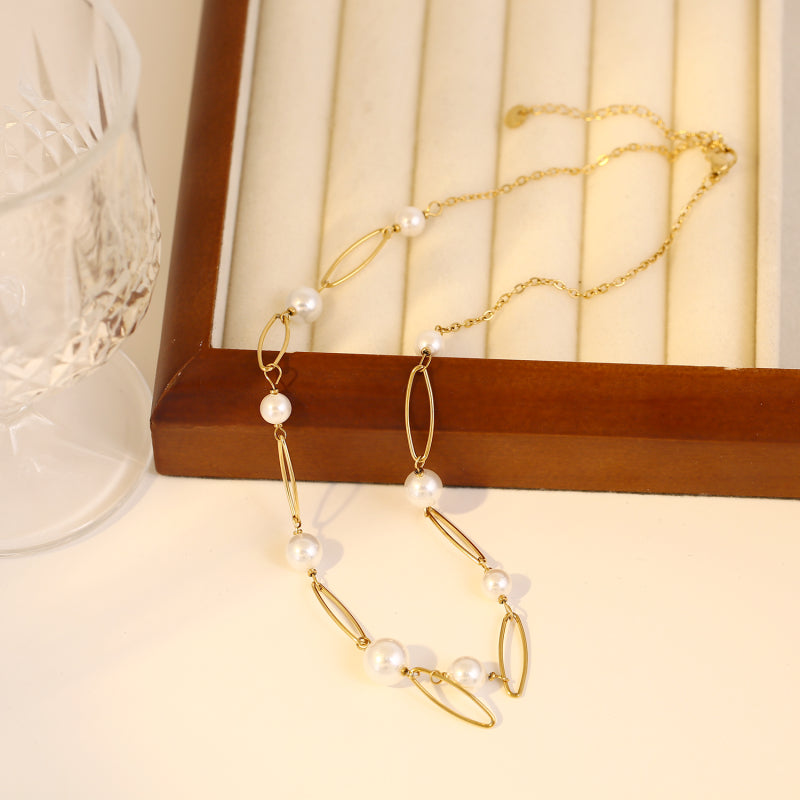 Ecru Oval Chain Necklace With Pearl