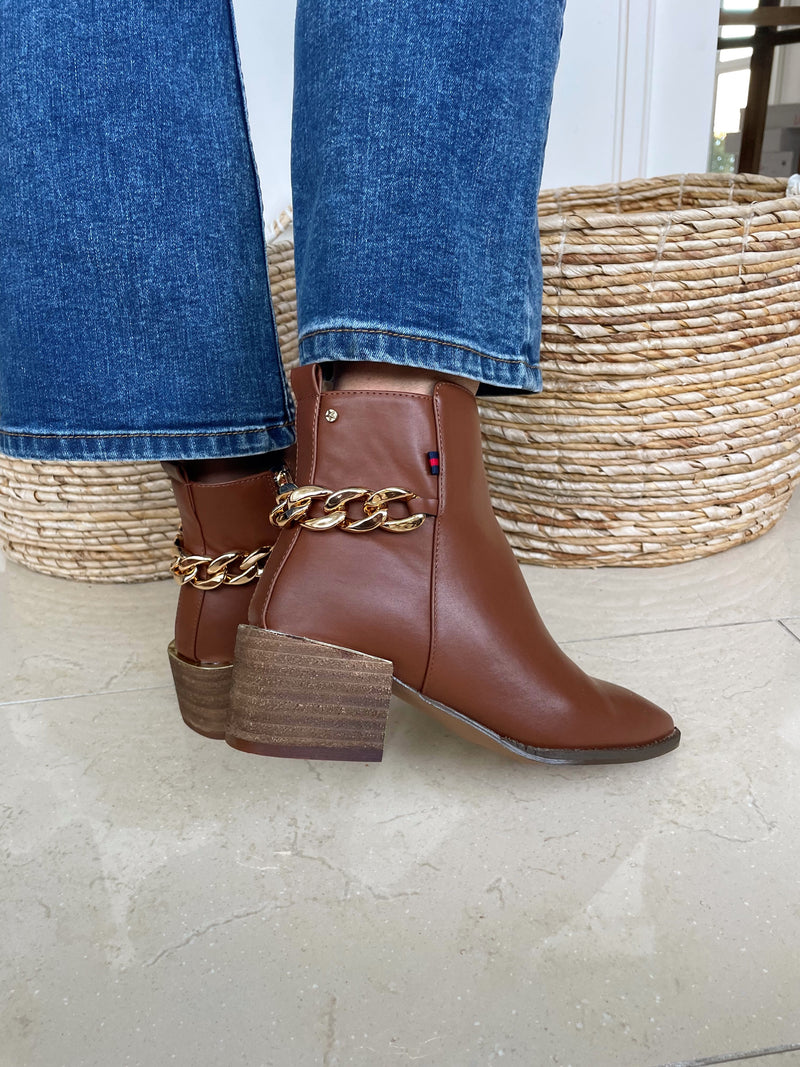 Escape Quincy Two Chain Boot - Fudge Tan