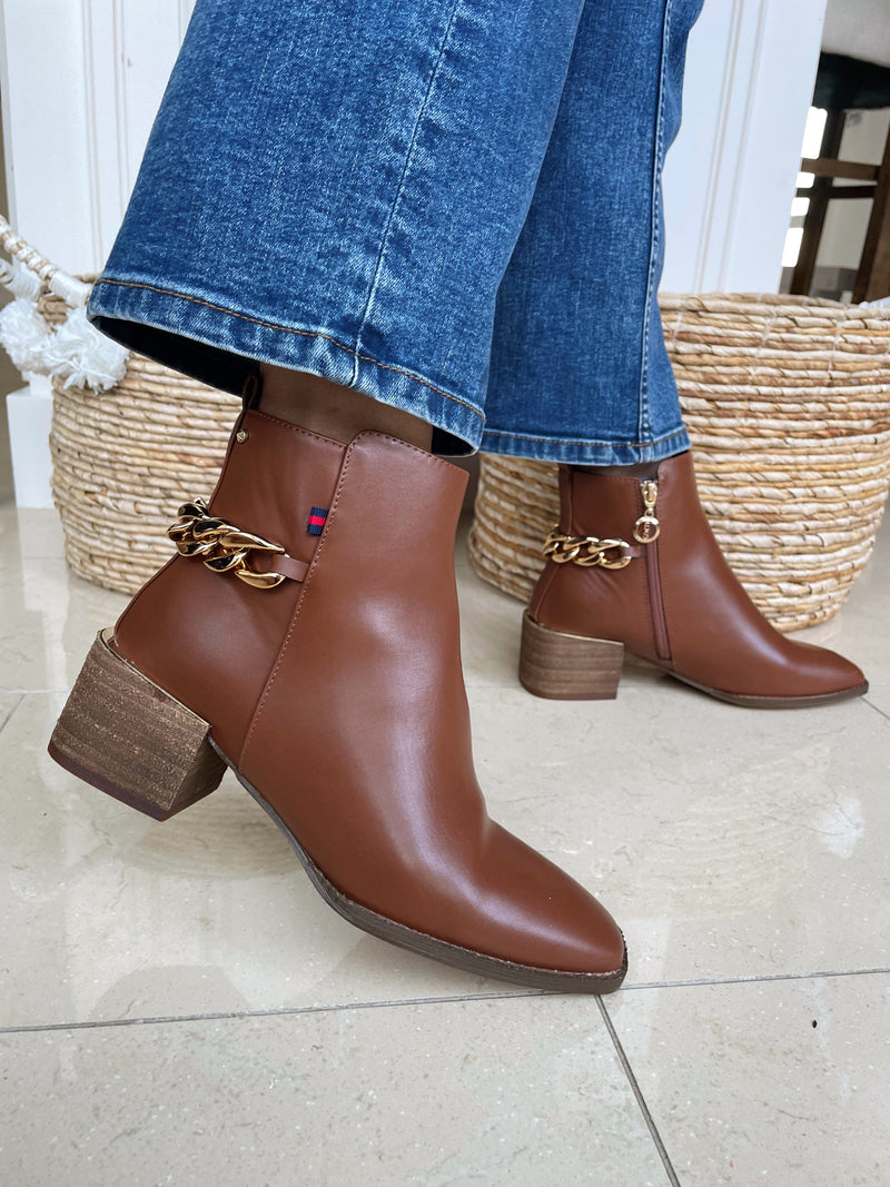 Escape Quincy Two Chain Boot - Fudge Tan